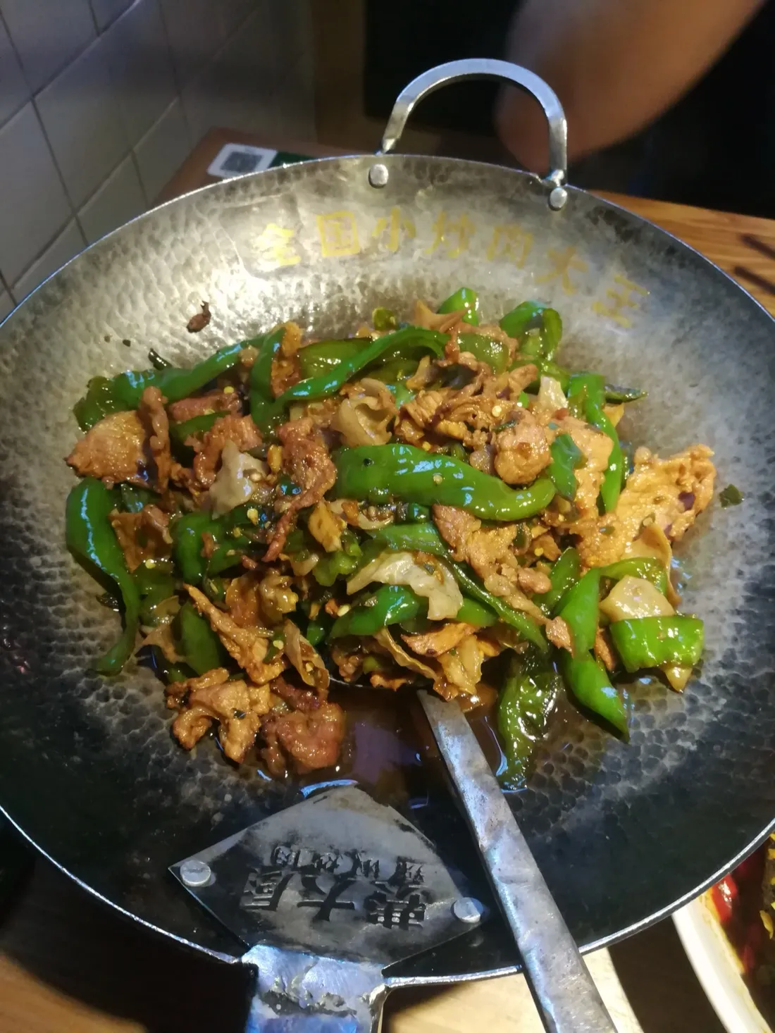Hunan chilli stir-fried pork in a wok