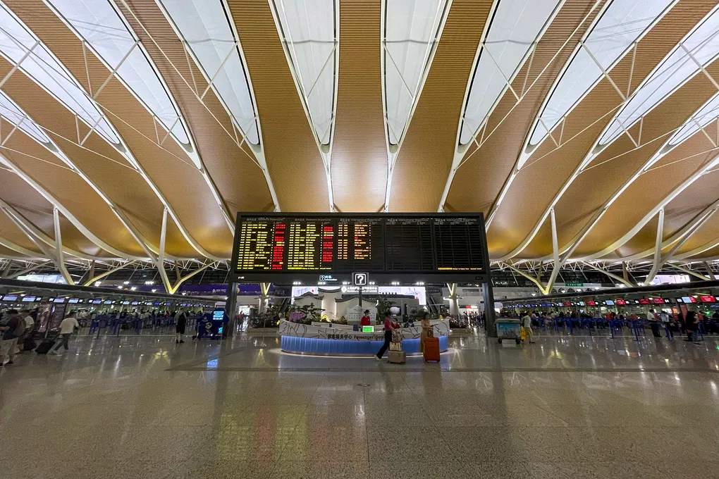 Eat & Buy at Shanghai Pudong Airport Terminal 2 (PVG T2)